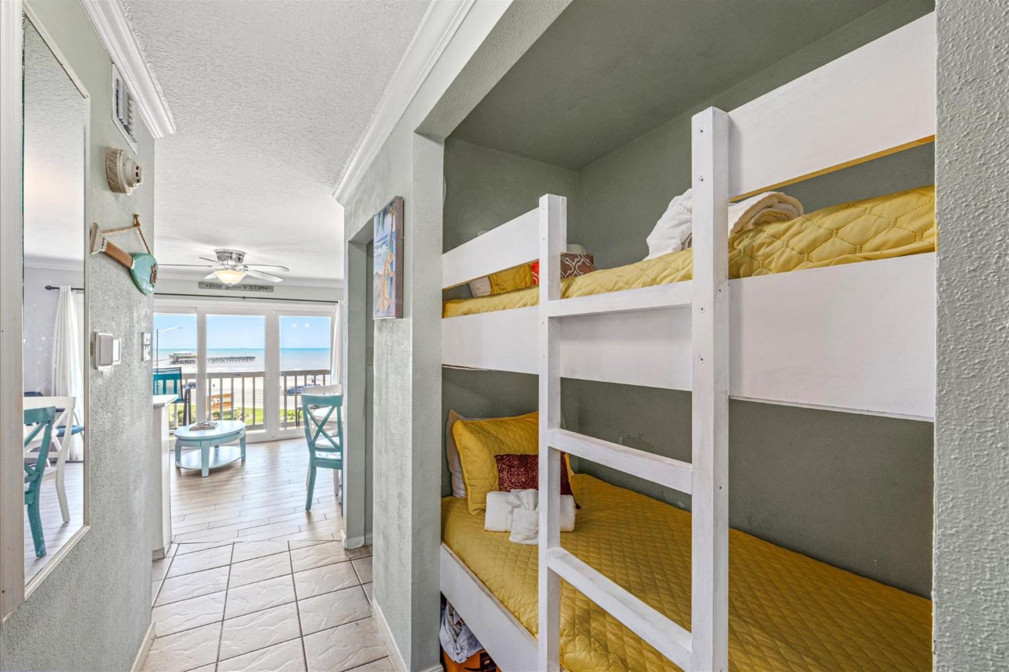 Charming Waterfront Condo Galveston Exterior photo