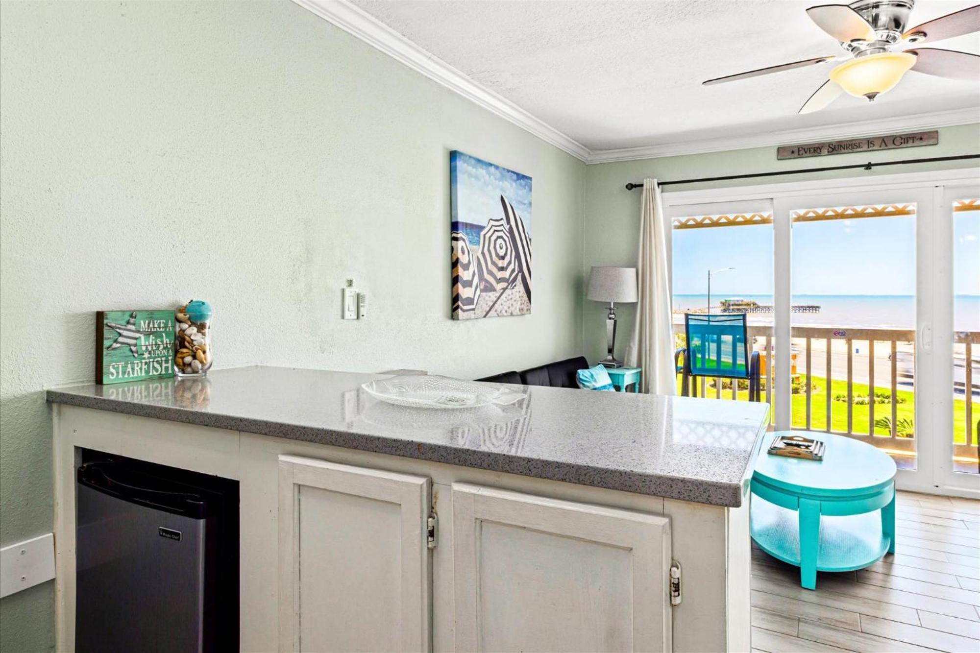 Charming Waterfront Condo Galveston Exterior photo
